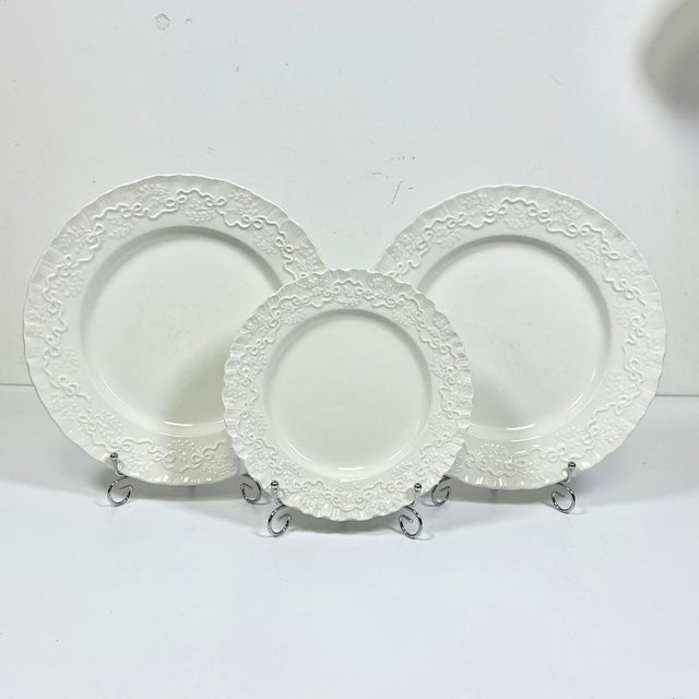 Ceramic 1989 Vintage English Americana Wedgwood for Ralph Lauren Le Blanc Claire Dinnerware - 2 Dinner, 1 Salad Plate For Sale - Image 7 of 10