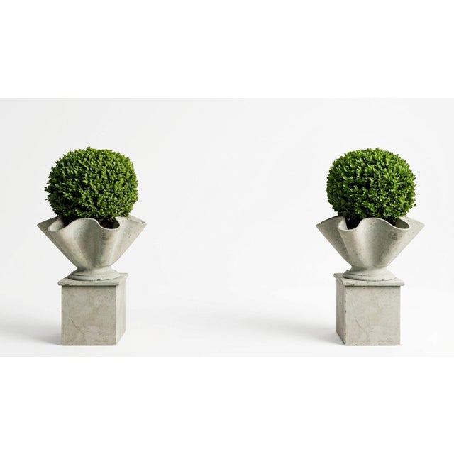 English Pair of 1990s Cast Iron Planter on Base Inspired by Willy Guhl For Sale - Image 3 of 7