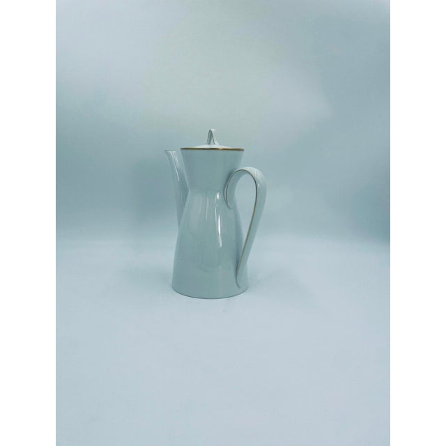 A teapot from the renowned Rosenthal brand, from the Form 2000 line, crafted from high-quality white porcelain. The teapot...
