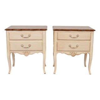 Ethan Allen French Provincial Louis XV Cream Lacquered Nightstands, Pair For Sale