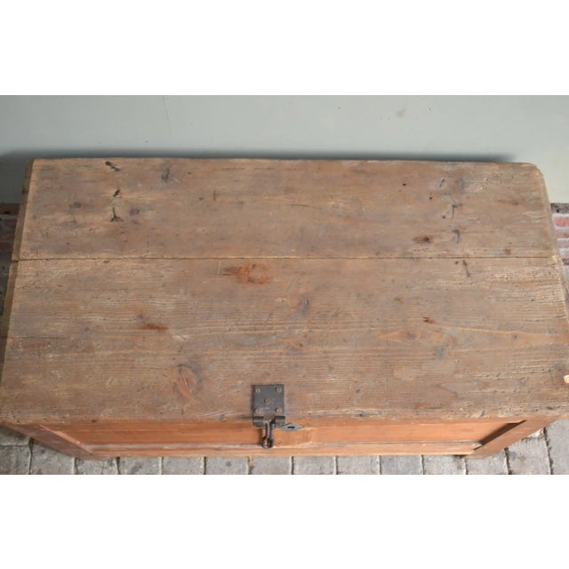 Early 19th Century Dutch Pine Blanket Trunk, 1800s For Sale - Image 5 of 8