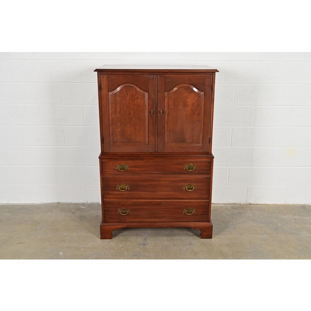 A gorgeous Georgian or Chippendale style highboy dresser or gentleman's chest By Henkel Harris USA, 1972 Solid cherry...