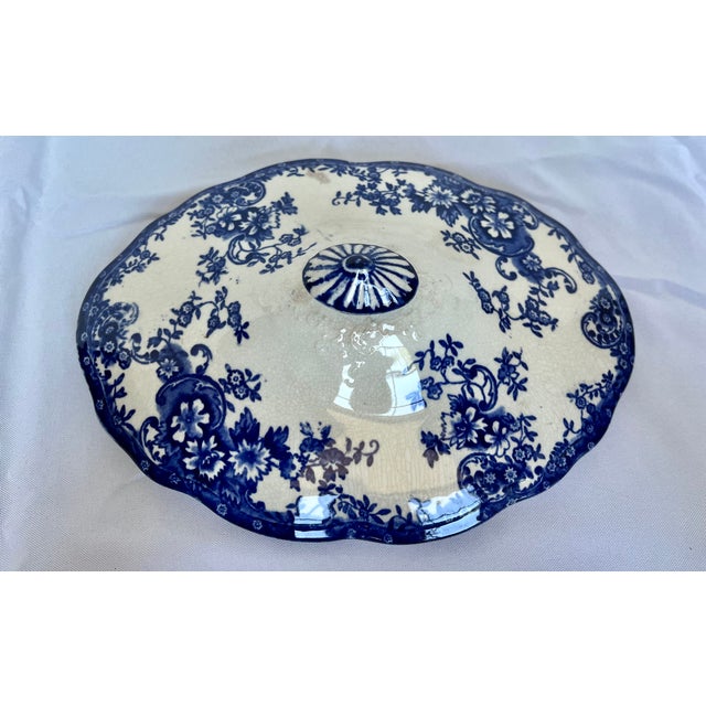 Chinoiserie 19th Century J. & G. Meakin Dresden Blue & White Ironstone Tureen For Sale - Image 3 of 17