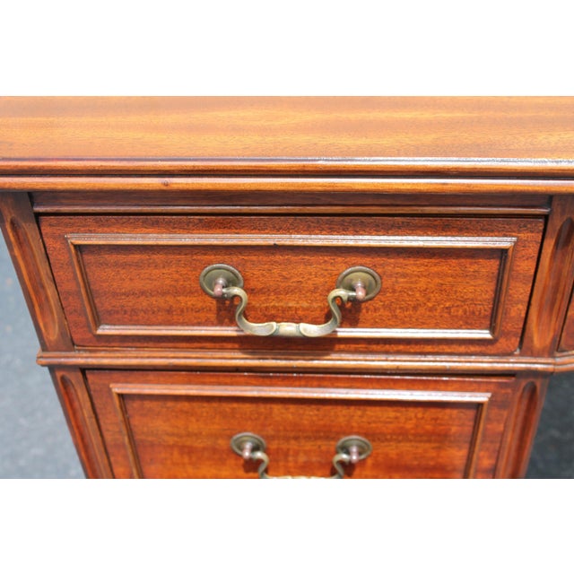 1940s C1940's Traditional Style 9 Drawer Mahogany Writing Desk For Sale - Image 5 of 11