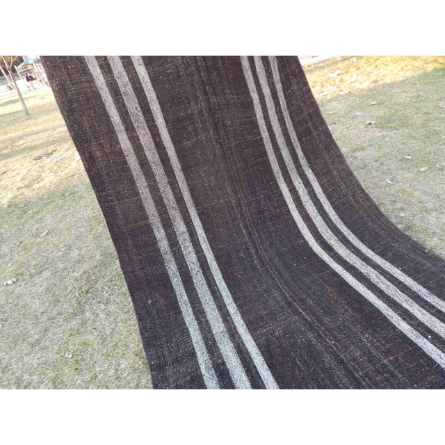 Turkish Vintage Goat Hair Turkish Kilim Rug 5′5″ × 9′10″ For Sale - Image 3 of 11
