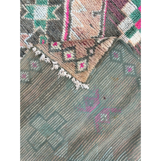Peach Boho Chic Moroccan Wool Rug For Sale - Image 8 of 9