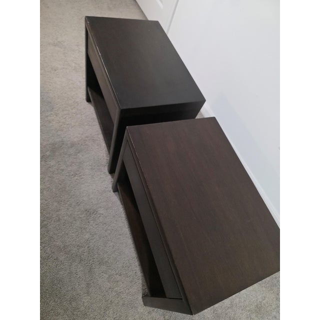 Mid-Century Modern John Widdicomb Mid-Century Modern Solid Wood Nightstands – Pair For Sale - Image 3 of 13
