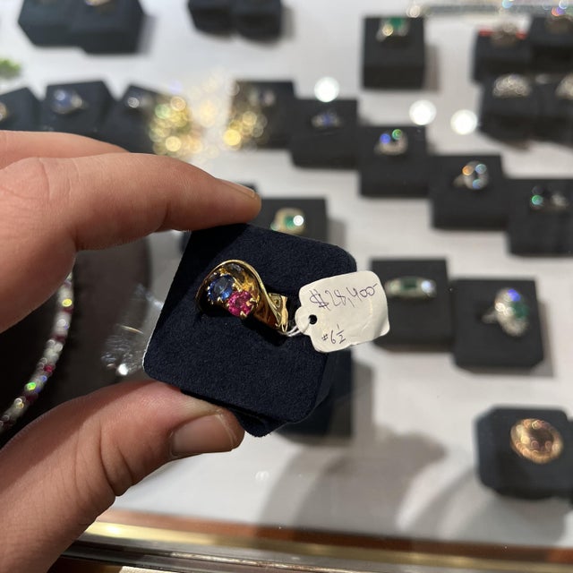 1.5 Carat Sapphire & Ruby With Diamond 18k Yellow Gold Crossover Statement Ring For Sale - Image 11 of 12