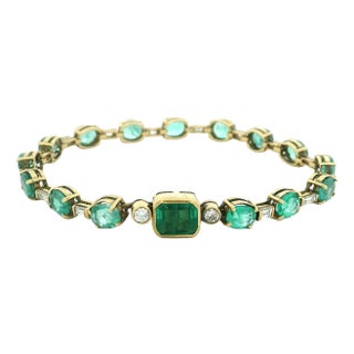 1990s 18k Yellow Gold Colombian Emerald and Diamond Line Bracelet, 7.5 Inches For Sale