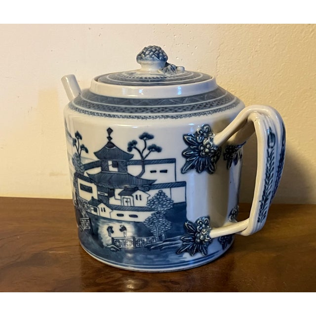 Antique 19th Century Chinese Export Blue & White Porcelain Canton Tea Pot For Sale In New York - Image 6 of 12