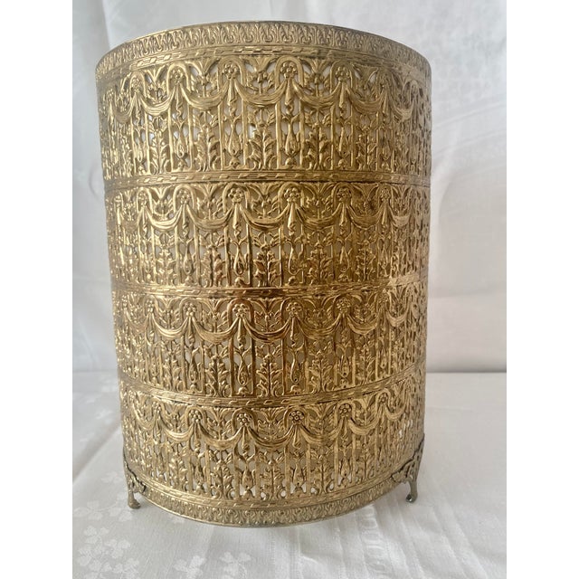 Vintage Hollywood Regency Gold Tone French Drape Filigree Wastebasket Ormolu Pierced Metal For Sale In Denver - Image 6 of 15