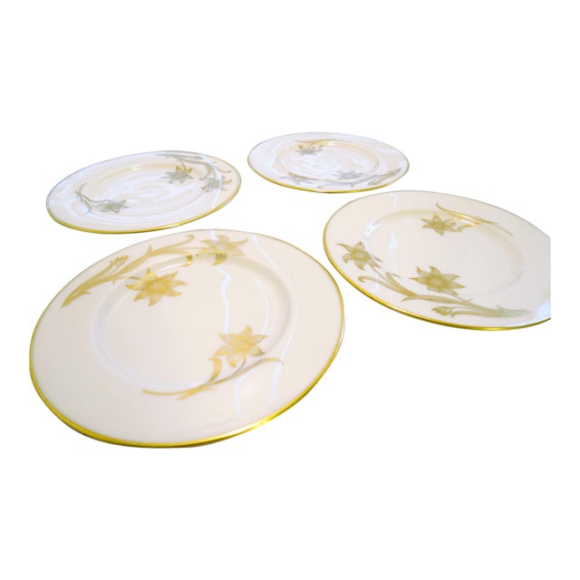 Mid Century Lenox China. Set of 4 Full Size Dinner Plates. Mint Condition. Bone White With 14 Kt Gold. For Sale