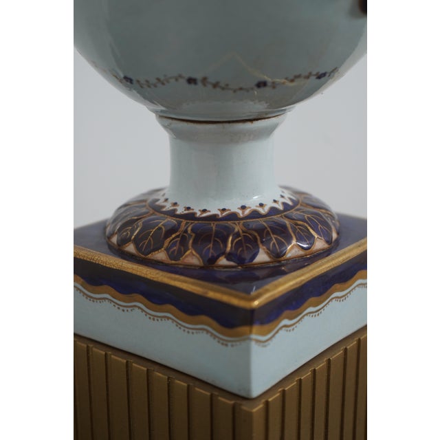 Mottahedeh Vintage Federal Porcelain Urn Table Lamp For Sale - Image 10 of 13