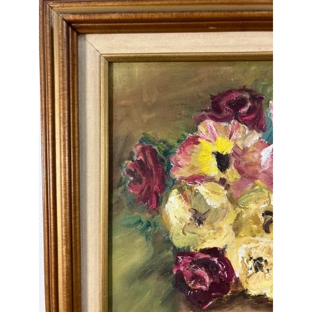 Vintage Pink and Yellow Floral Still Life Painting by M. DeHart – Mid-Century Oil on Canvas For Sale In Orlando - Image 6 of 7