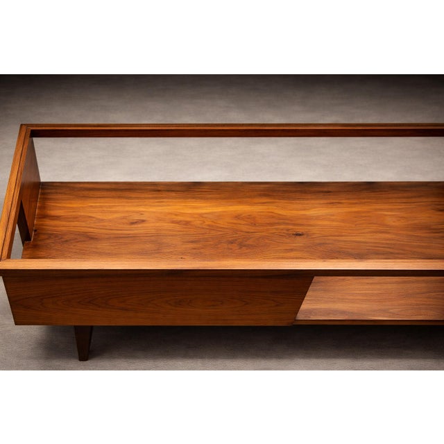 Carlo Hauner Caviuna Wood & Glass Display Coffee Table, Brazil, 1950s For Sale - Image 14 of 15