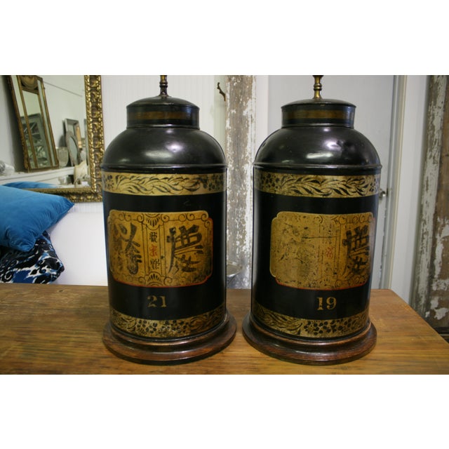 Chinoiserie Vintage Tole Lamps - Pair For Sale - Image 3 of 6
