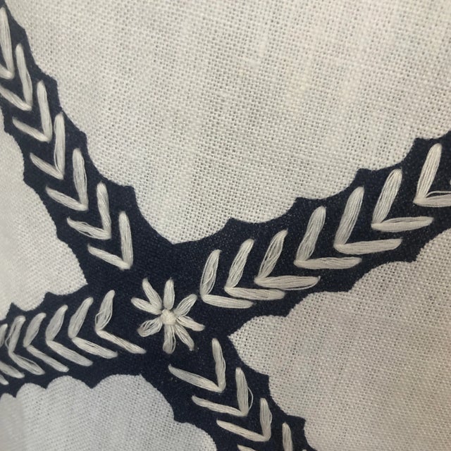 Kravet Kravet White & Navy Linen Fabric- 2.25 yards For Sale - Image 4 of 5