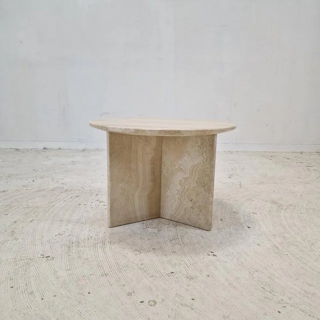 Italian Round Coffee or Side Table in Travertine, 1980s For Sale - Image 4 of 11