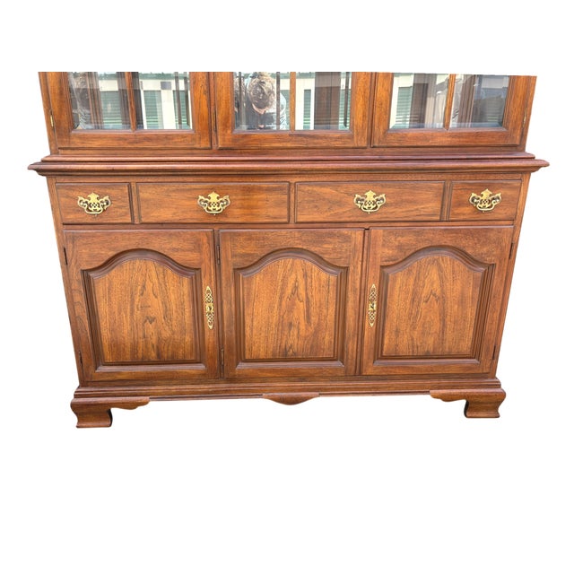 Early 21st Century Drexel Heritage Coventry Manor China Hutch For Sale - Image 5 of 17