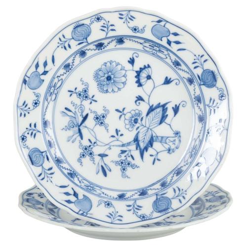 Porcelain Lunch Plates with Classic Blue Onion Decoration from Meissen, Set of 2 For Sale - Image 6 of 6