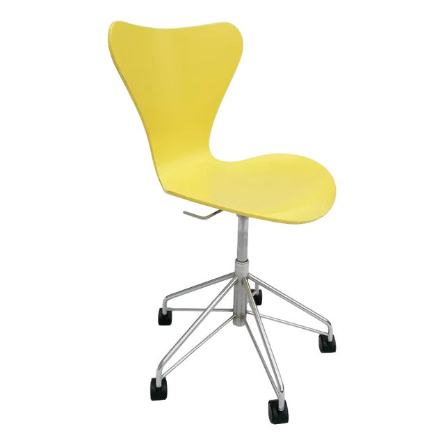 Model 3117 Office Swivel Chair in Yellow by Arne Jacobsen for Fritz Hansen, 1995 For Sale