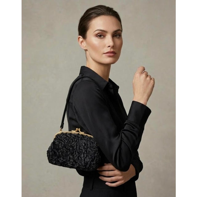 This sophisticated 1950s Italian evening bag is a stunning example of mid-century luxury and craftsmanship. The exterior...