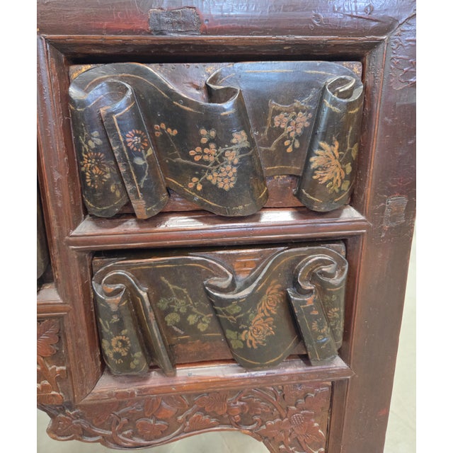 Antique Chinese Qing Dynasty Lacquer Side Table With Birds and Flowers For Sale In Denver - Image 6 of 17