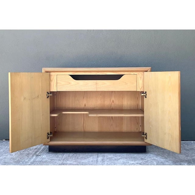 Crafted by the renowned maker Henredon, this modernist two-door server highlights the inherent elegance of burl wood. The...