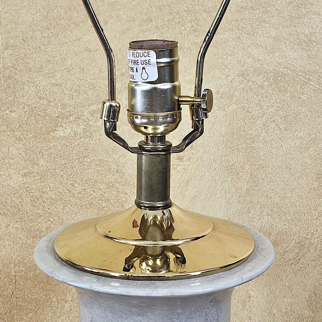 Vintage Ivory Speckled Ceramic Ginger Jar Style Table Lamp With Cream Shade & Wood Base For Sale - Image 9 of 18