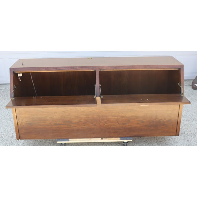 Brown Vintage Henredon Queen Size Headboard & Bed Frame – Mid-Century Modern For Sale - Image 8 of 13