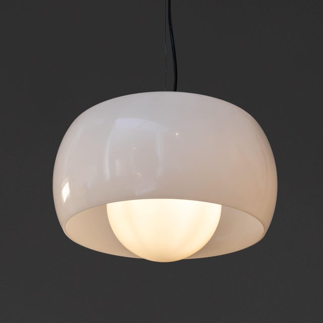 Model Omega Suspension Lamp in Glass by Vico Magistretti for Artemide For Sale - Image 3 of 12
