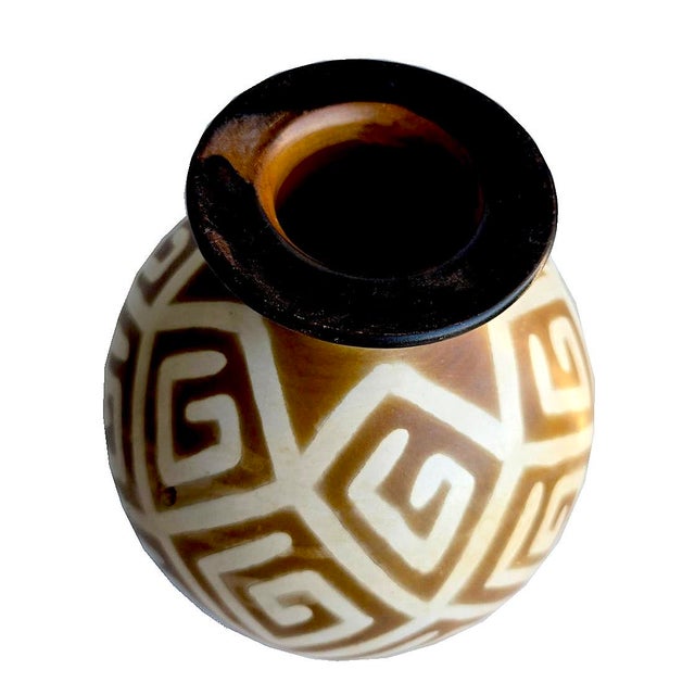 Contemporary Vintage Peruvian Chulucanas Ceramic Vase by Luis Salas, Signed For Sale - Image 3 of 14