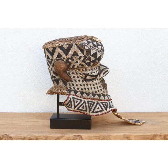 Black & White Beaded African Mask For Sale In Los Angeles - Image 6 of 12