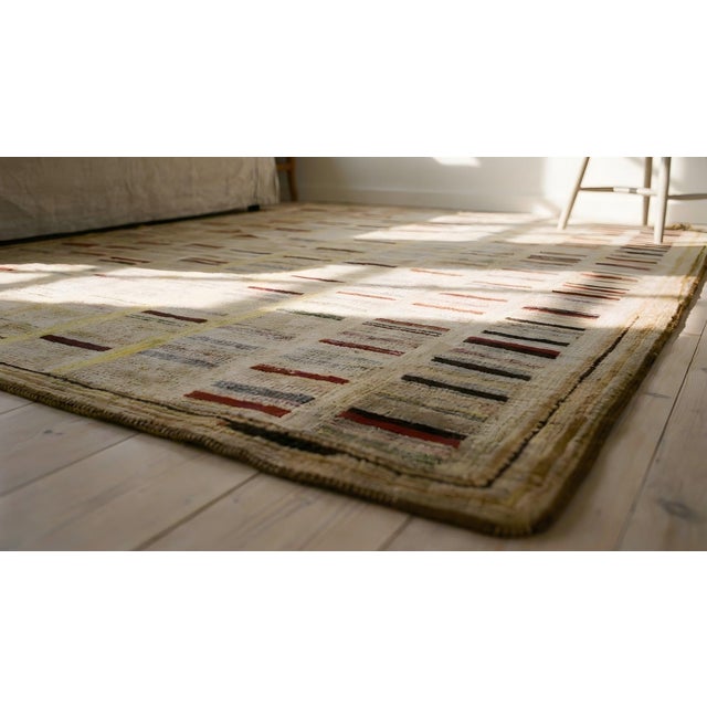 1920s Tan Ecru Stripe Folk Art Antique American Hooked Rug 4'8" X 6'6" Woven Wool Carpet For Sale - Image 12 of 13