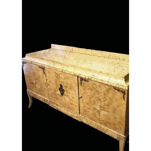 Vintage Beidemeier Large Tiger Stripe 3 Compartment Honey Colored Storage Buffet Sideboard Credenza For Sale - Image 10 of 12