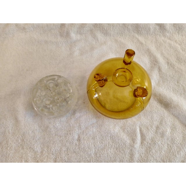1950s Vintage 1950's Viking Amber Flowerlite Frog 4 1/4" With Crystal Frog For Sale - Image 5 of 6
