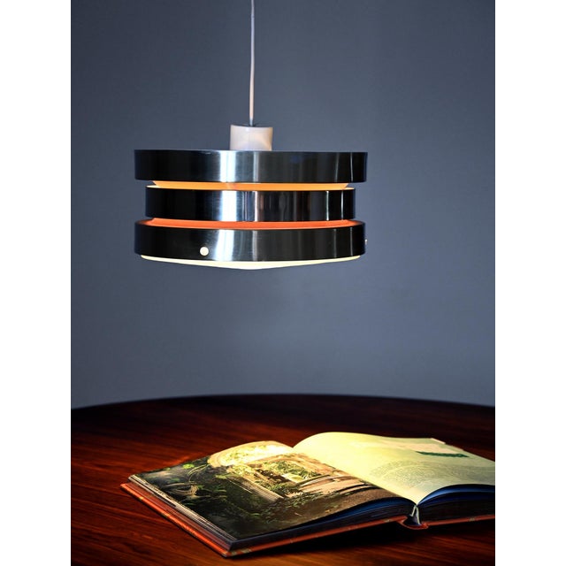 Suspension lamp characterized by overlapping circles of different sizes. The unique circular layered design creates soft,...