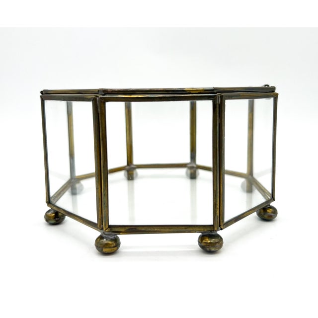 Brass Vintage Brass & Glass Octagonal Display Box / Jewelry Casket - Hollywood Regency, Mid-Century Modern, Modernist For Sale - Image 8 of 11