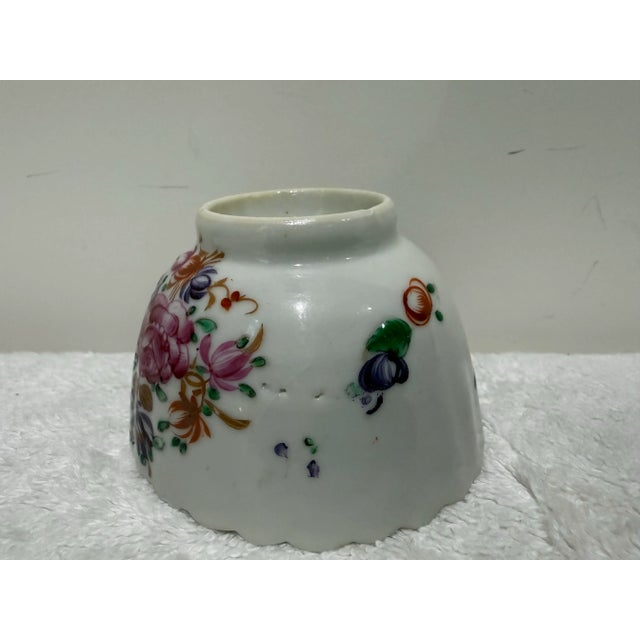 Chinese Antique Porcelain Tea Cup Hand Painted Famille Rose Qing Qianlong 1760 For Sale In Charlotte - Image 6 of 11