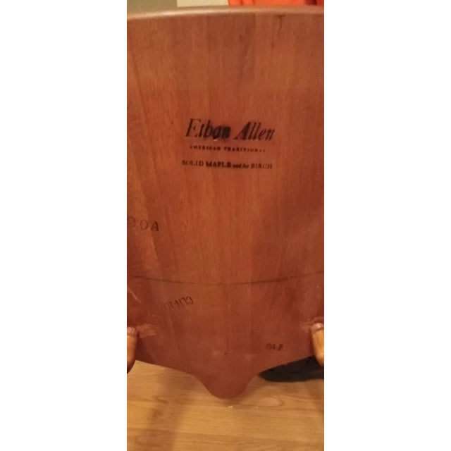 Wood 1950s Ethan Allan Heirloom Maple Fiddleback Duxbury Dining Set of 5 For Sale - Image 7 of 9