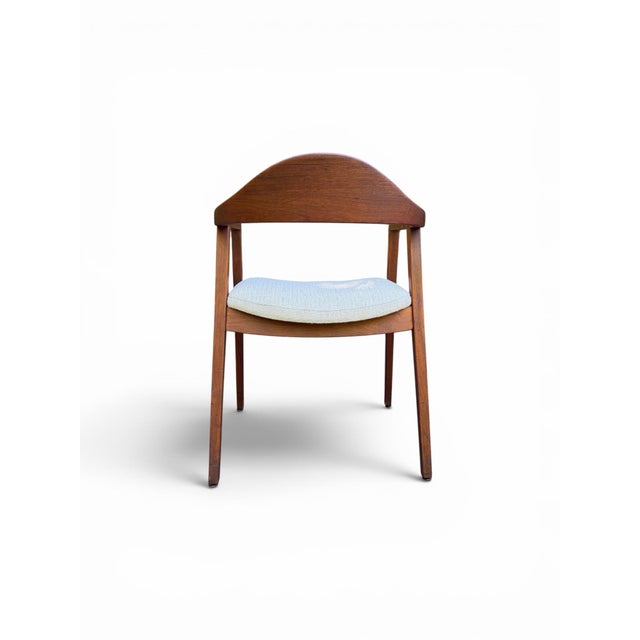 1950s Mid-Century Modern Walnut Armchair by Johnson Chair Co. Light Grey Woven Fabric For Sale - Image 5 of 10