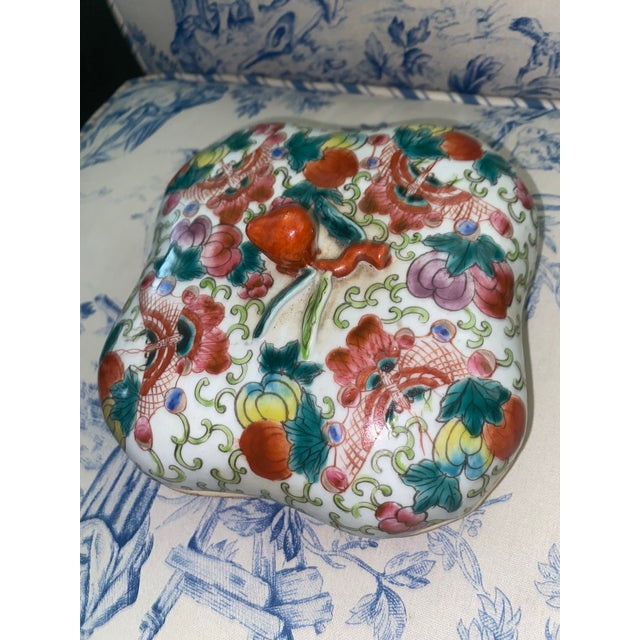Mid 20th Century Chinese Porcelain Container With Lid For Sale - Image 4 of 10
