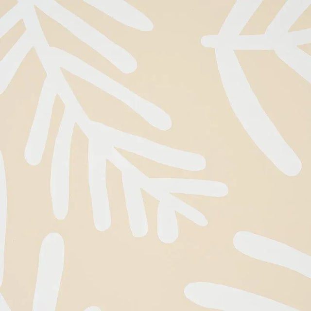 Abstract Schumacher X Caroline Z Hurley Tiah Cove Wallpaper in Ivory on Natural - 10 Yards For Sale - Image 3 of 5