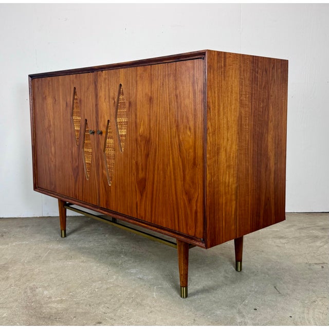 Brown Mid Century Modern Walnut, Cane & Brass Credenza / Media Stereo Cabinet Restored For Sale - Image 8 of 12
