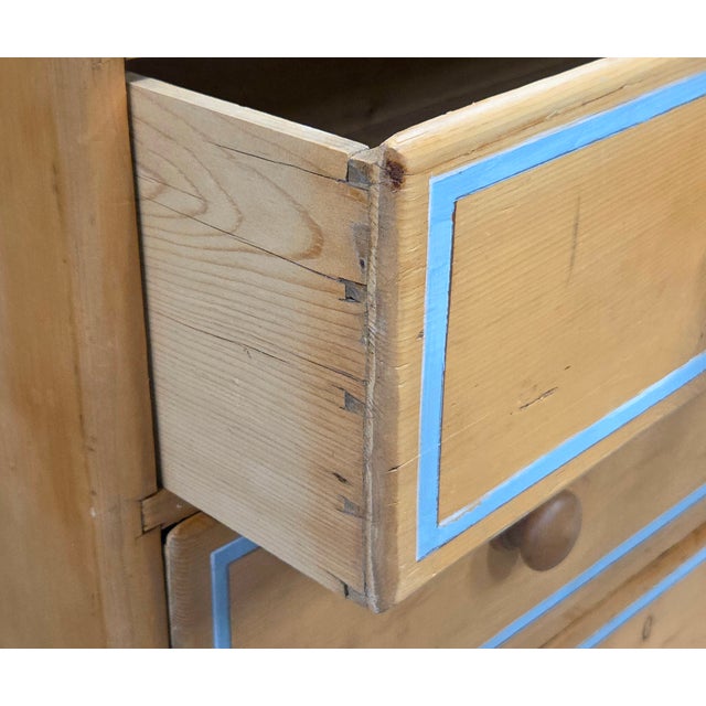 Early 20th Century Antique English Edwardian Natural Pine Chest of Drawers With Blue French Line For Sale - Image 5 of 6