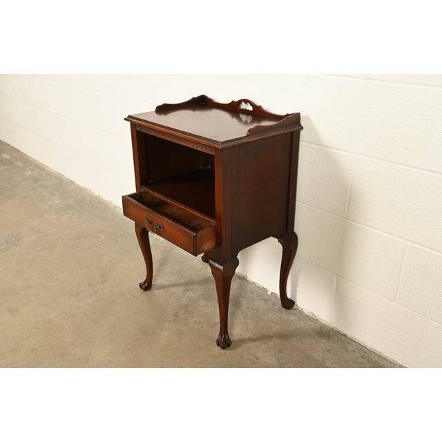 1950s Kindel Furniture Queen Anne or Chippendale Carved Mahogany Nightstand, Circa 1950s For Sale - Image 5 of 13