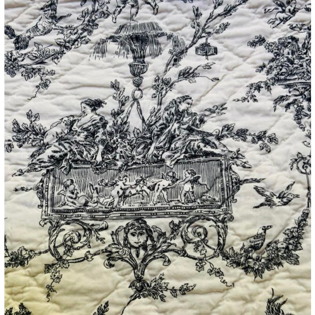 French Provincial Vintage French Country Toile Quilt, Black and White Cotton Bedspread, Scalloped Edge, Full/Queen For Sale - Image 3 of 18