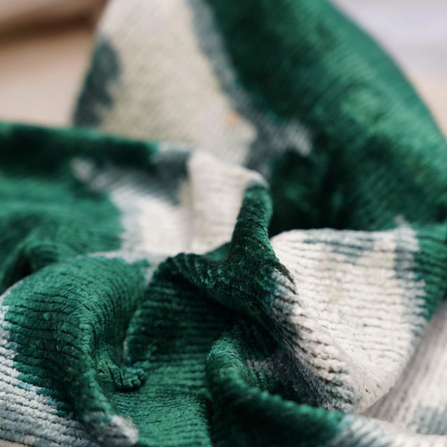 Mid-Century Modern Contemporary Luxury Green Handmade Silk Throw Pillow With Down Insert For Sale - Image 3 of 10