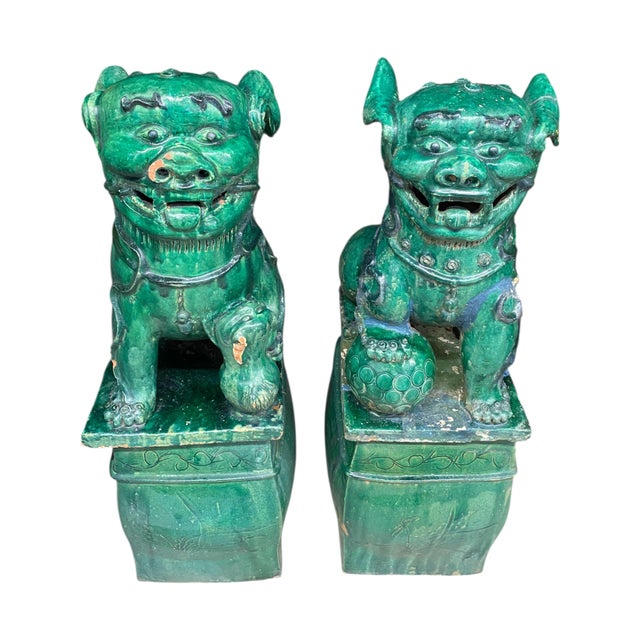 A Pair of Large Chinese Foo Dog Garden Statues in Green Glaze For Sale In New York - Image 6 of 6