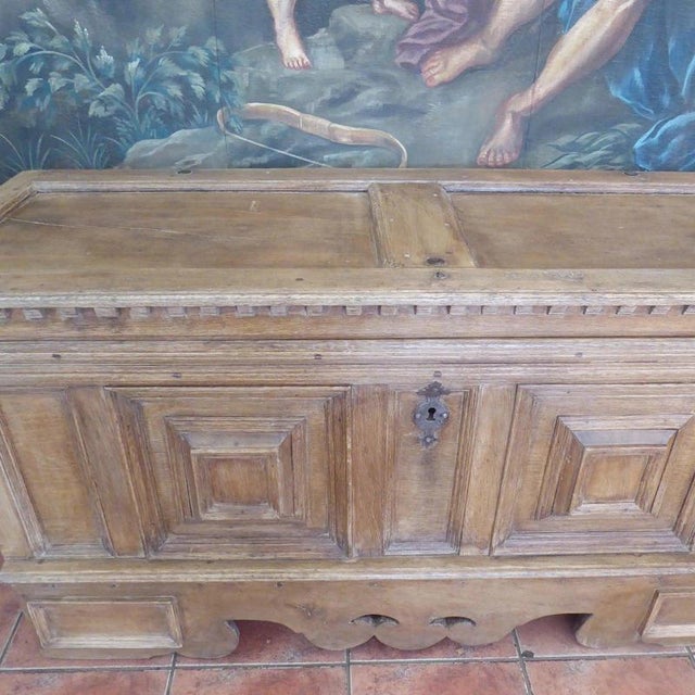 Antique Early 17th Century English Country Oak Chest Coffer, 1620 For Sale - Image 11 of 18
